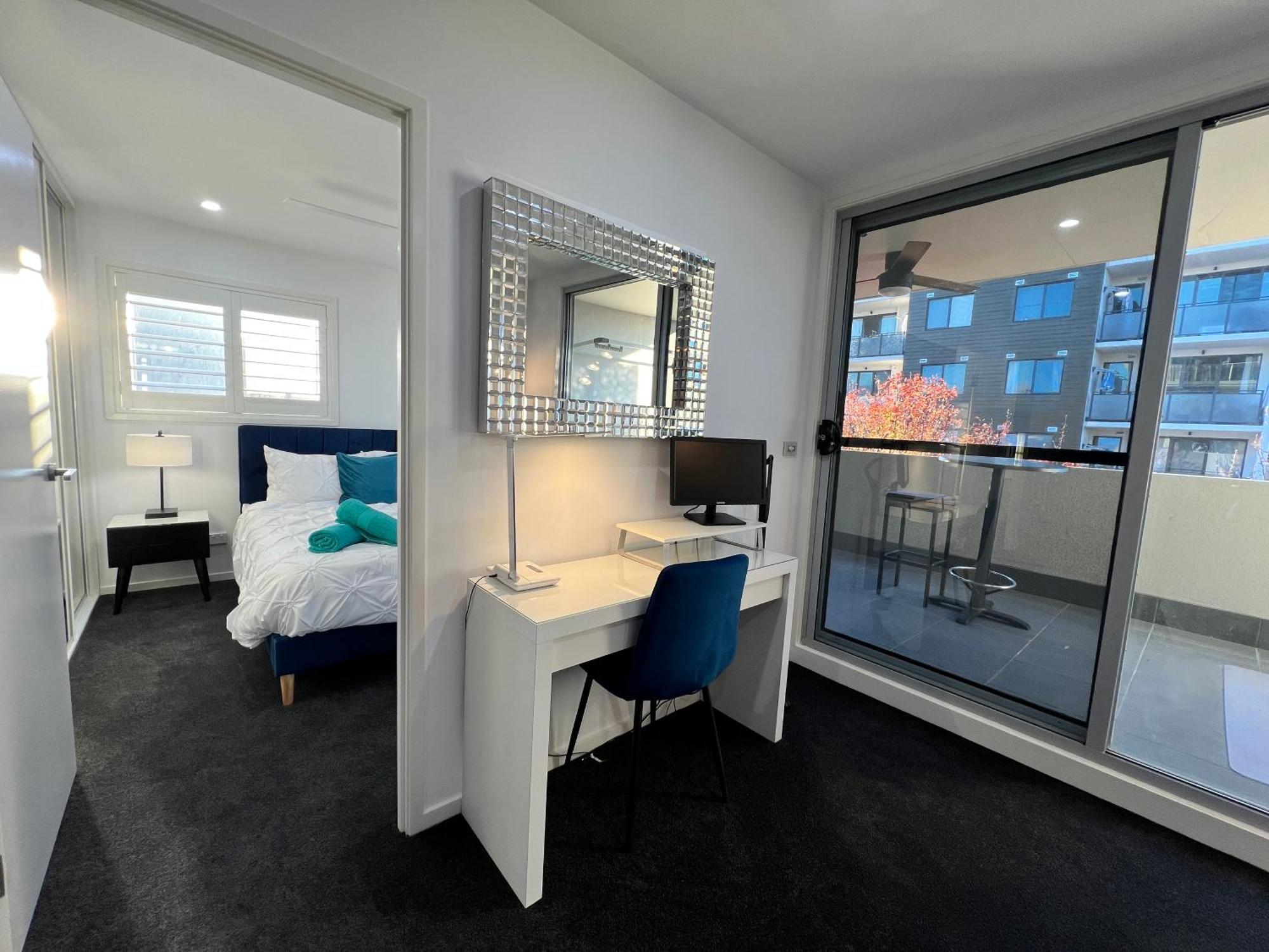 2br Gungahlin Square Luxe Super Wifi Wine Secure Parking * Canberra