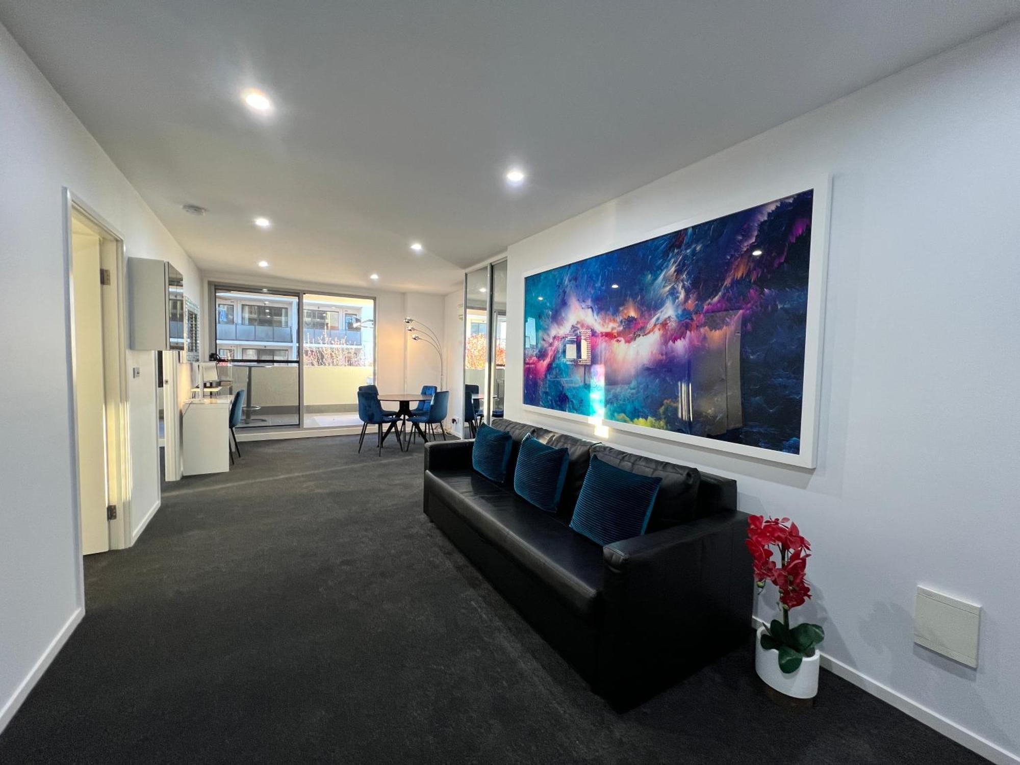 2br Gungahlin Square Luxe Super Wifi Wine Secure Parking