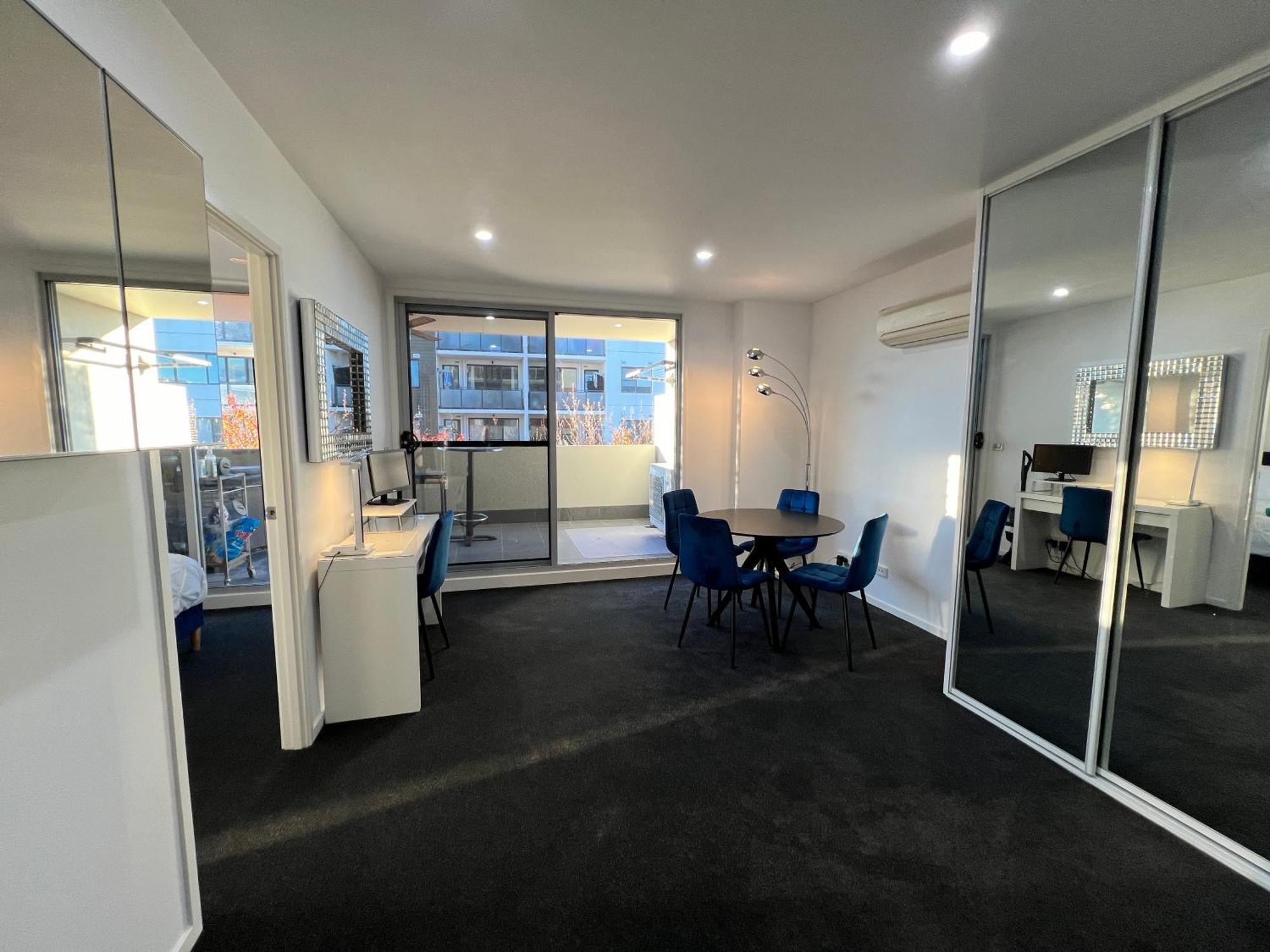 2br Gungahlin Square Luxe Super Wifi Wine Secure Parking *