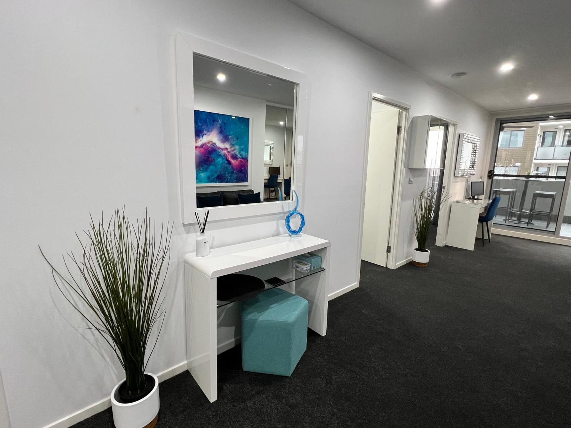 Apartment 2br Gungahlin Square Luxe Super Wifi Wine Secure Parking *